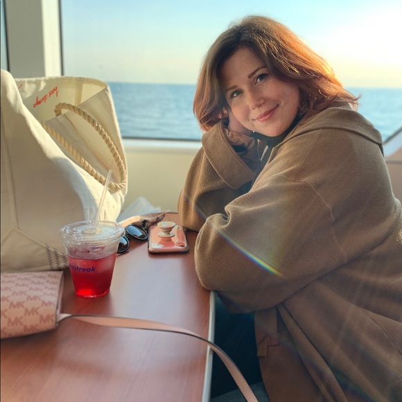 Meet your Posher, Jillian - Picture 3 of 7